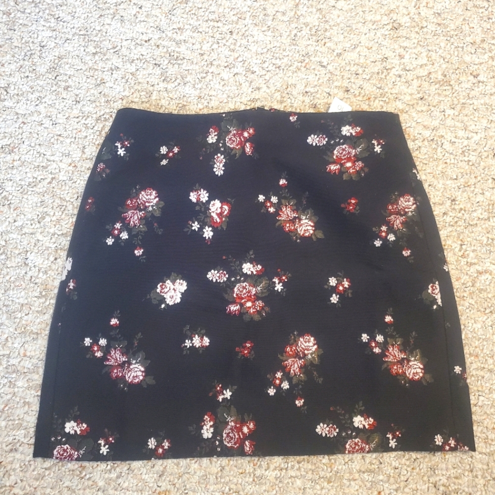 Size 10 Floral black Loft mini skirt